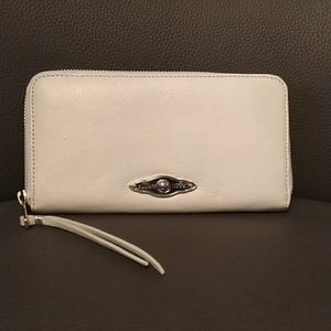 Elliott Lucca zip wallet